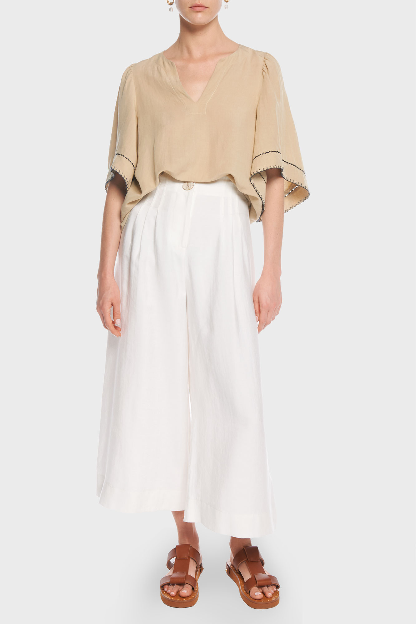 veronika-maine-fashion-ecommerce-beige-blouse-white-culottes-front